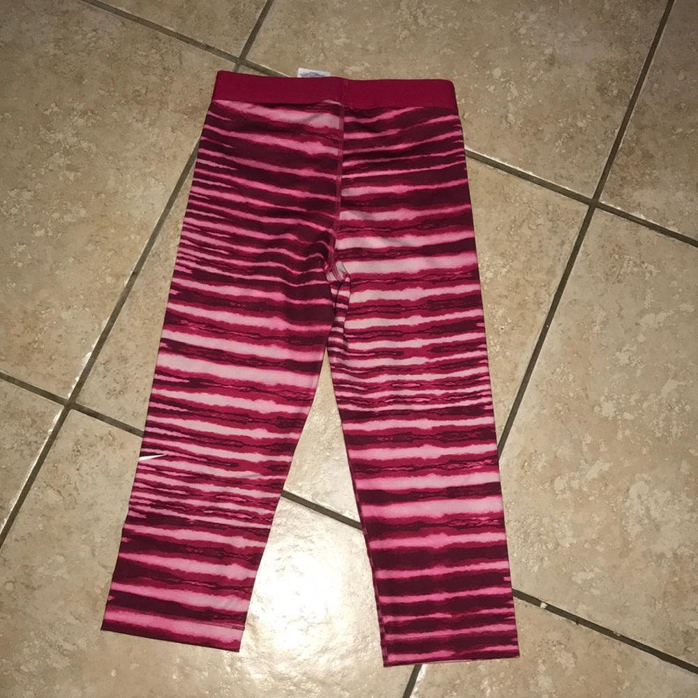 Nike Pro Capris Size Small - Picture 2 of 3